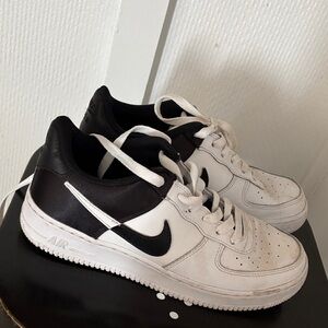 Nike Men's Classic Black and White Sneakers